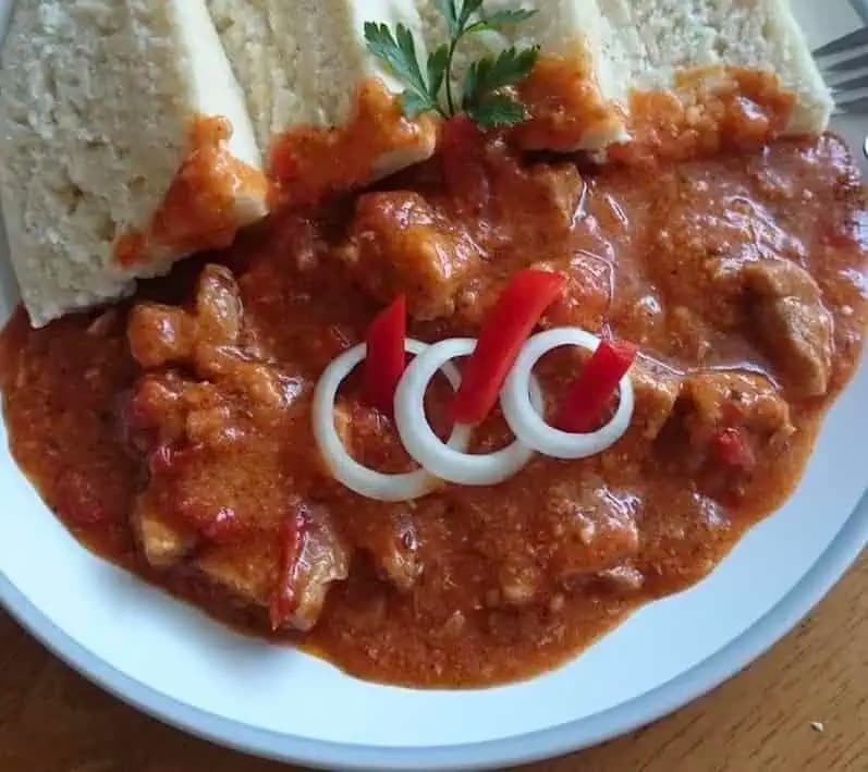 Maďarský guláš so zemiakmi