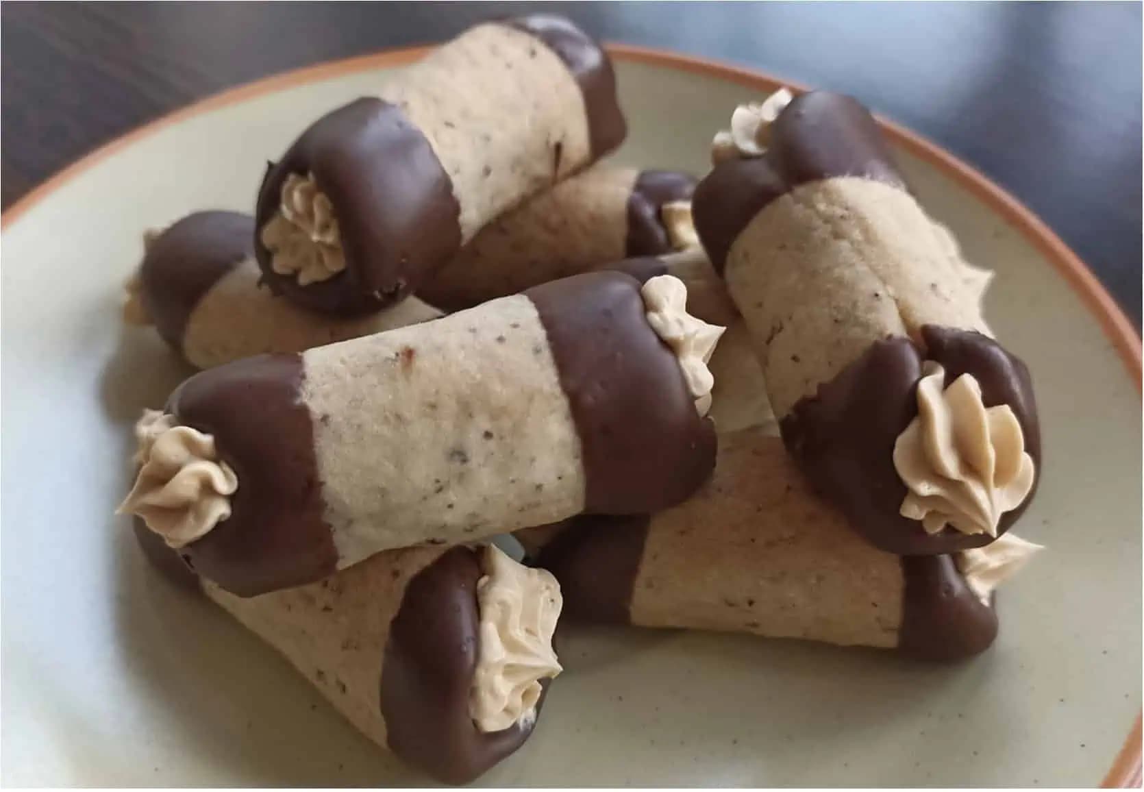 Orechové TRUBIČKY s karamelovou náplňou: Najlepší RECEPT, ktorý zaručene nesklame!