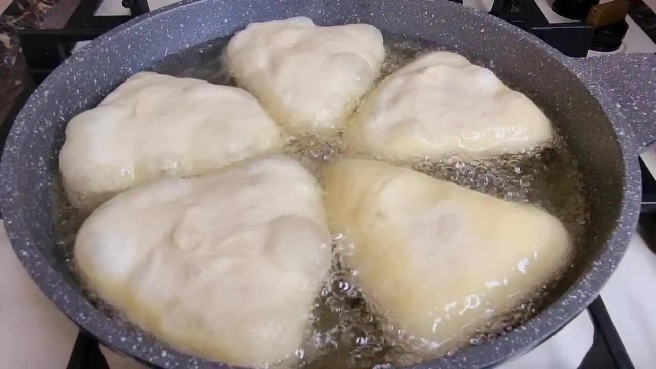 Keď máte doma zemiaky, vyskúšajte tento originálny recept: Lepšie ako hranolky a potrebujete LEN 2 ingrediencie!