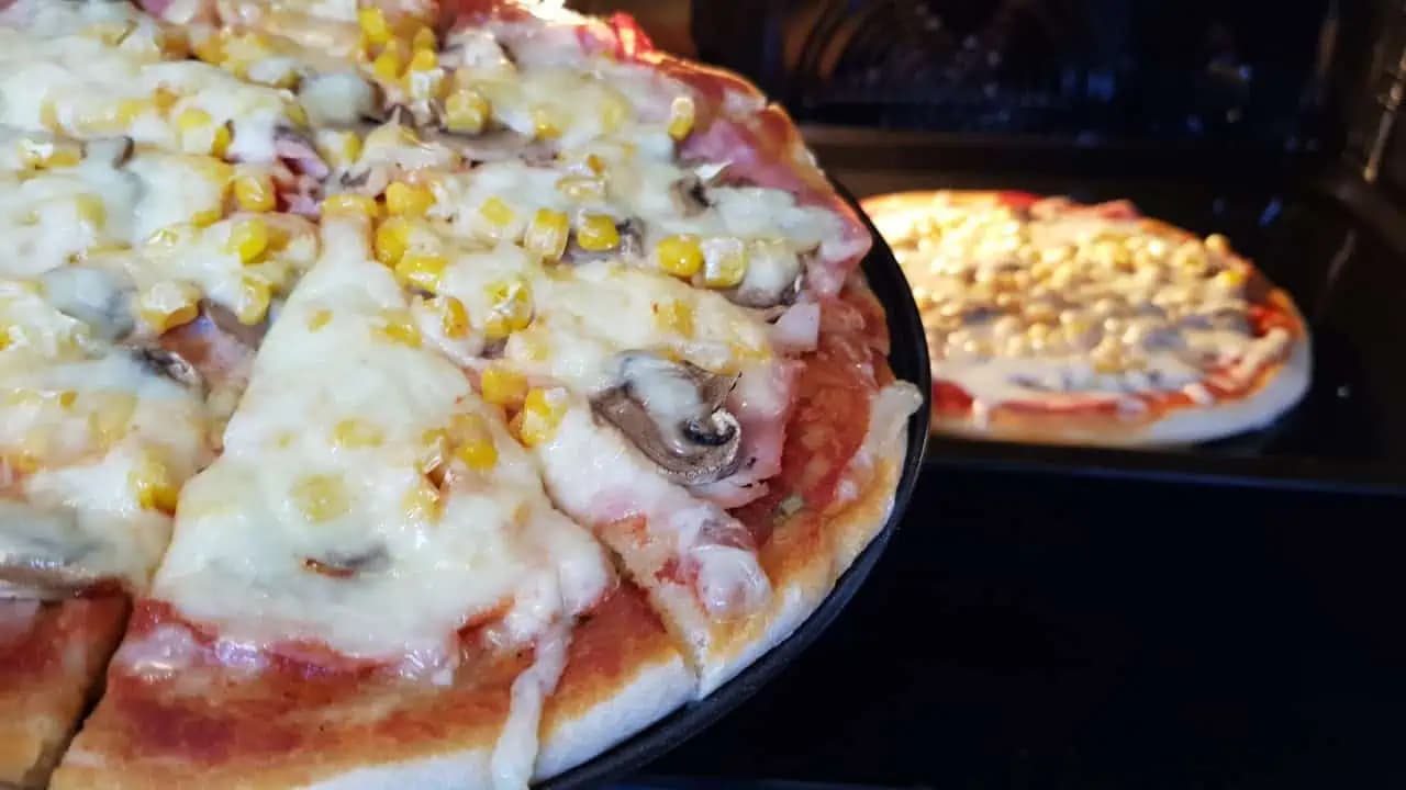 Konečne tenké cesto na DOMÁCU PIZZU: Miluje ju celá naša rodina a všetci hostia pýtajú recept!