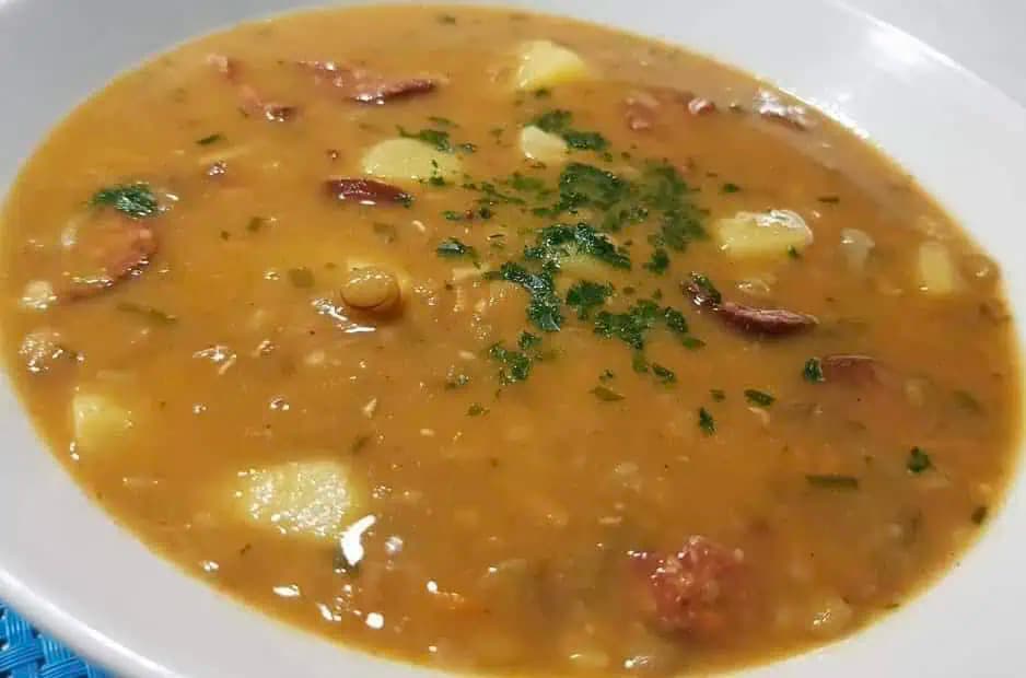 Slávna NOVOROČNÁ šošovicová polievka! Tak chutná a pritom jednoduchá – varím ju vždy na Silvestra!