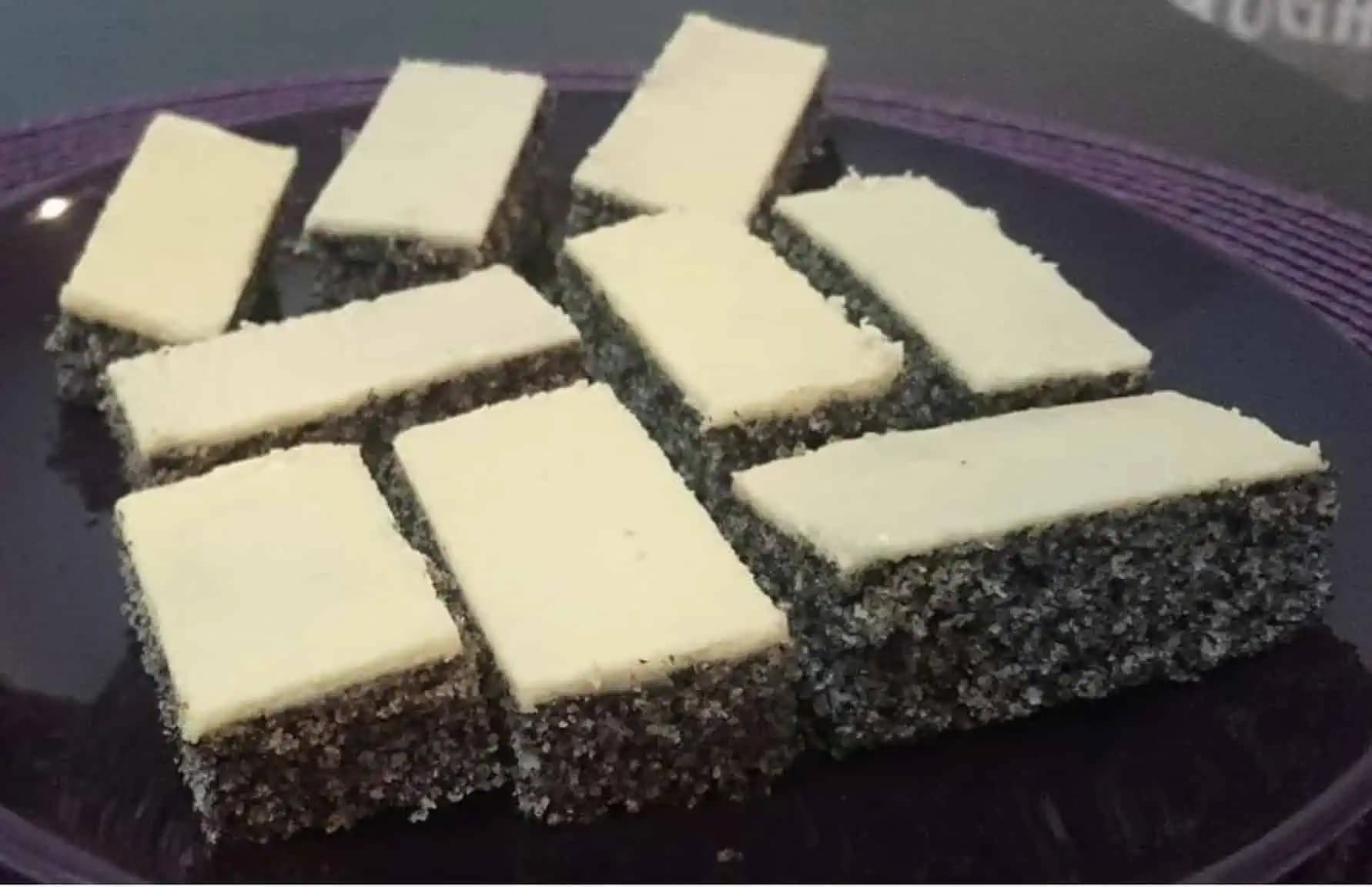 LEGENDÁRNE makové-žĺtkové rezy: Majú ultra krehké cesto a chutia úplne fantasticky!