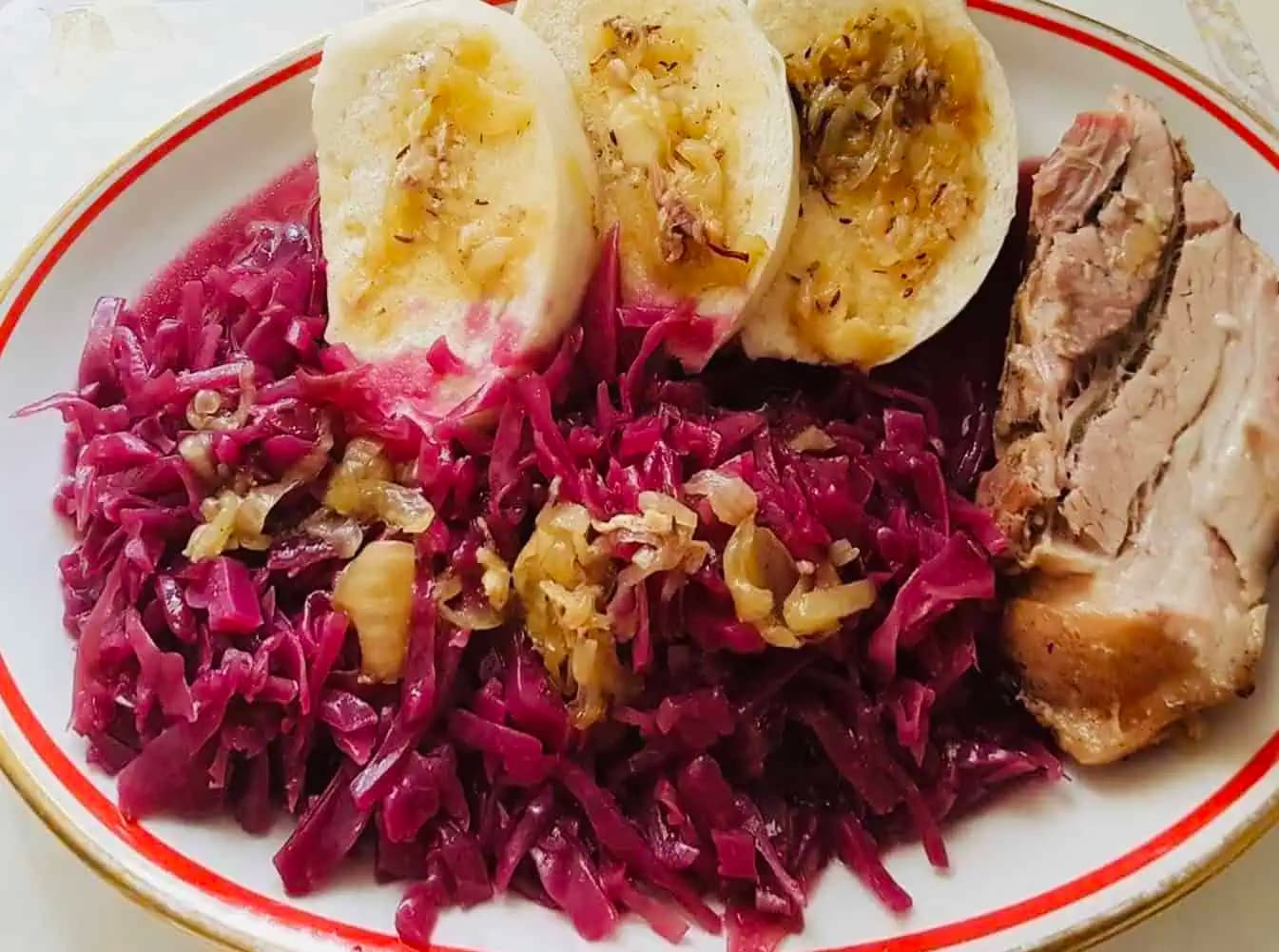 KAPUSTA nám chutí viac ako zemiaky a ryža: Najvzácnejší RECEPT na dusenú červenú kapustu podľa starej kuchárky z Grobu!