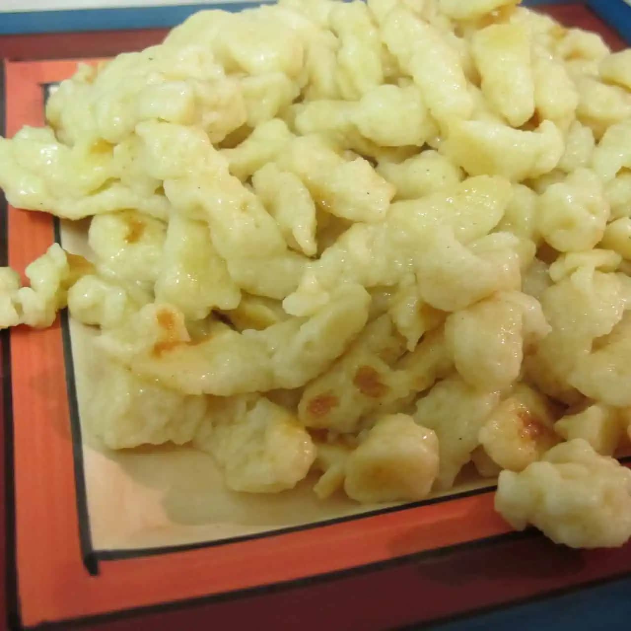 Ešte stále robíte halušky LEN zo zemiakov, múky a vajíčka? Pridajte TÚTO PRÍSADU a neuveríte, aké budú mäkké a lahodné!