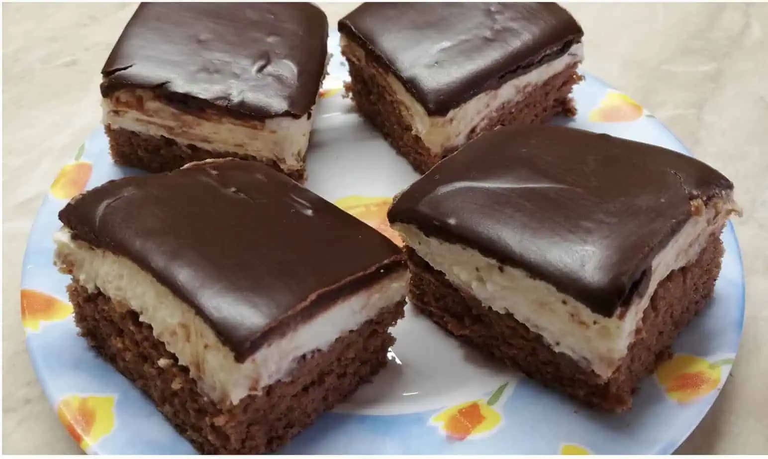 Lyžičkové TVAROHOVÉ rezy, ktoré milujeme: Toto je najlepší tvarohový dezert pod slnkom!