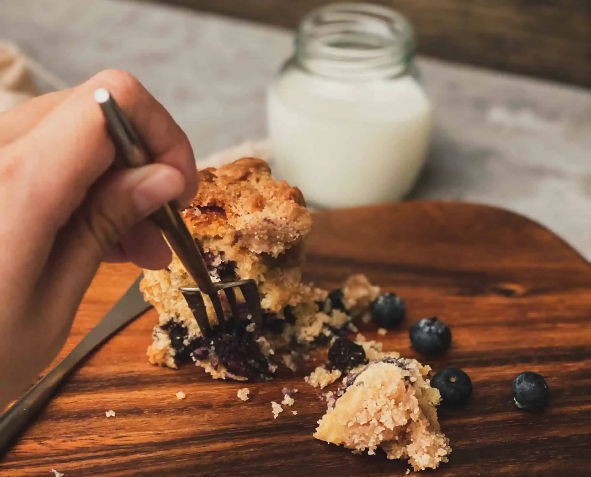 Ak sa chcete starať o svoje zdravie, tu je recept na zdravý koláč z ovsených vločiek: Chutný ovocný dezert!