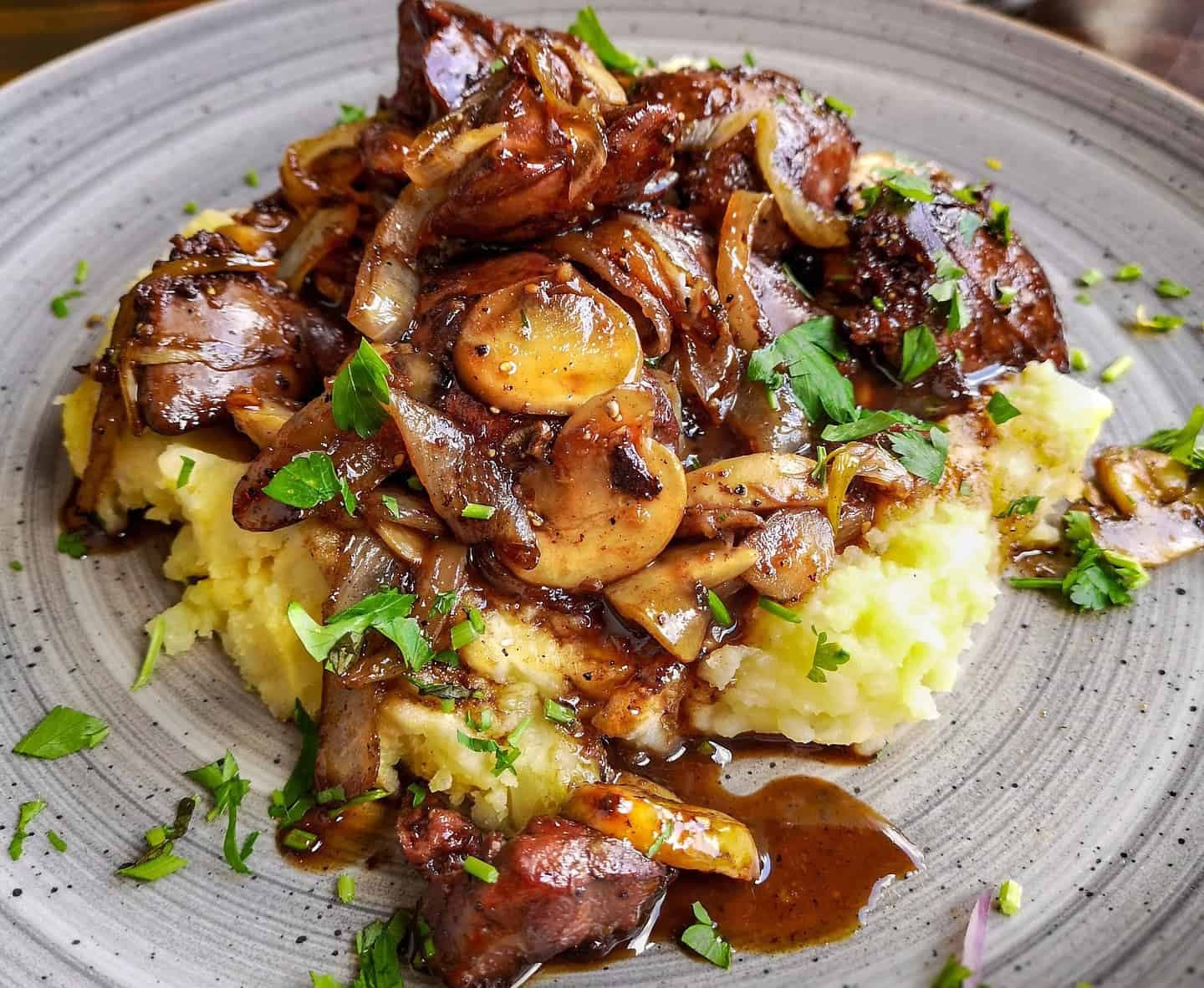 Kuracia pečeň s jablkami: Obľúbený recept na chutné jedlo!