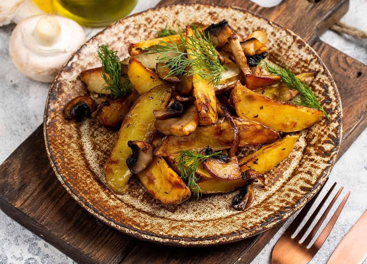 Recept na chutné vysmážane zemiaky so šampiňónmi na panvici: Za málo peňazí veľa muziky!