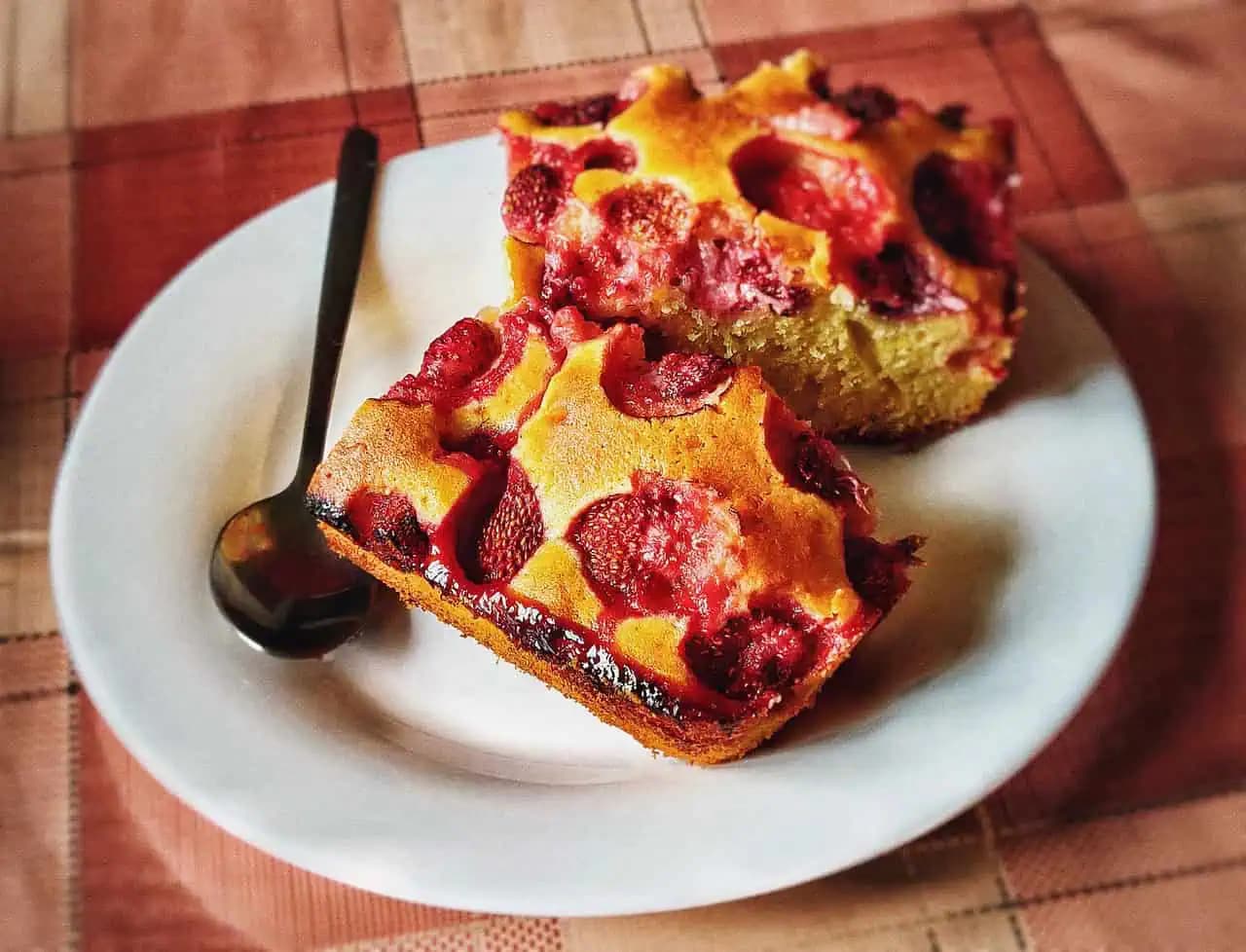 Jednoduchý päťminútový recept na jahodový koláč: Chutný a nadýchaný!