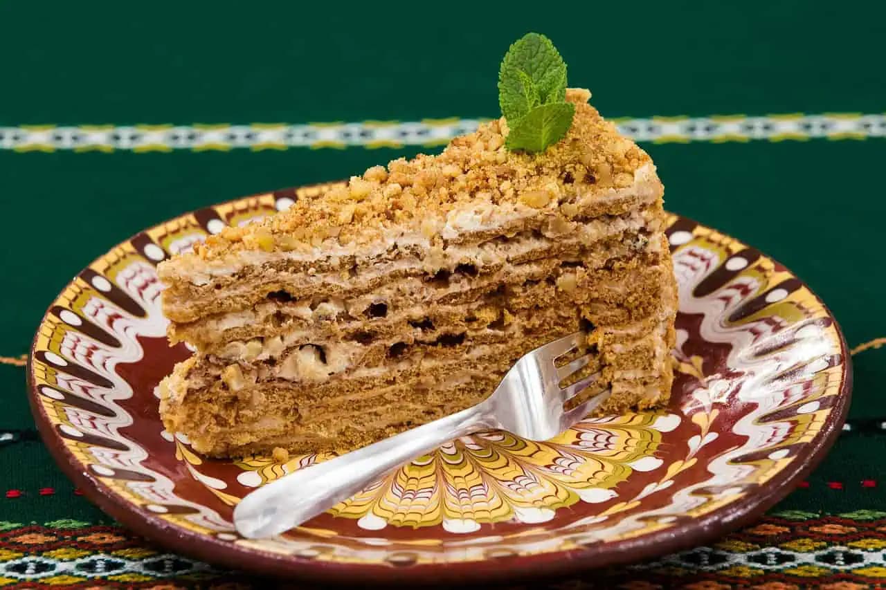 Perfektne lahodná torta NAPOLEON: Nenáročný recept na klasickú lahôdku!