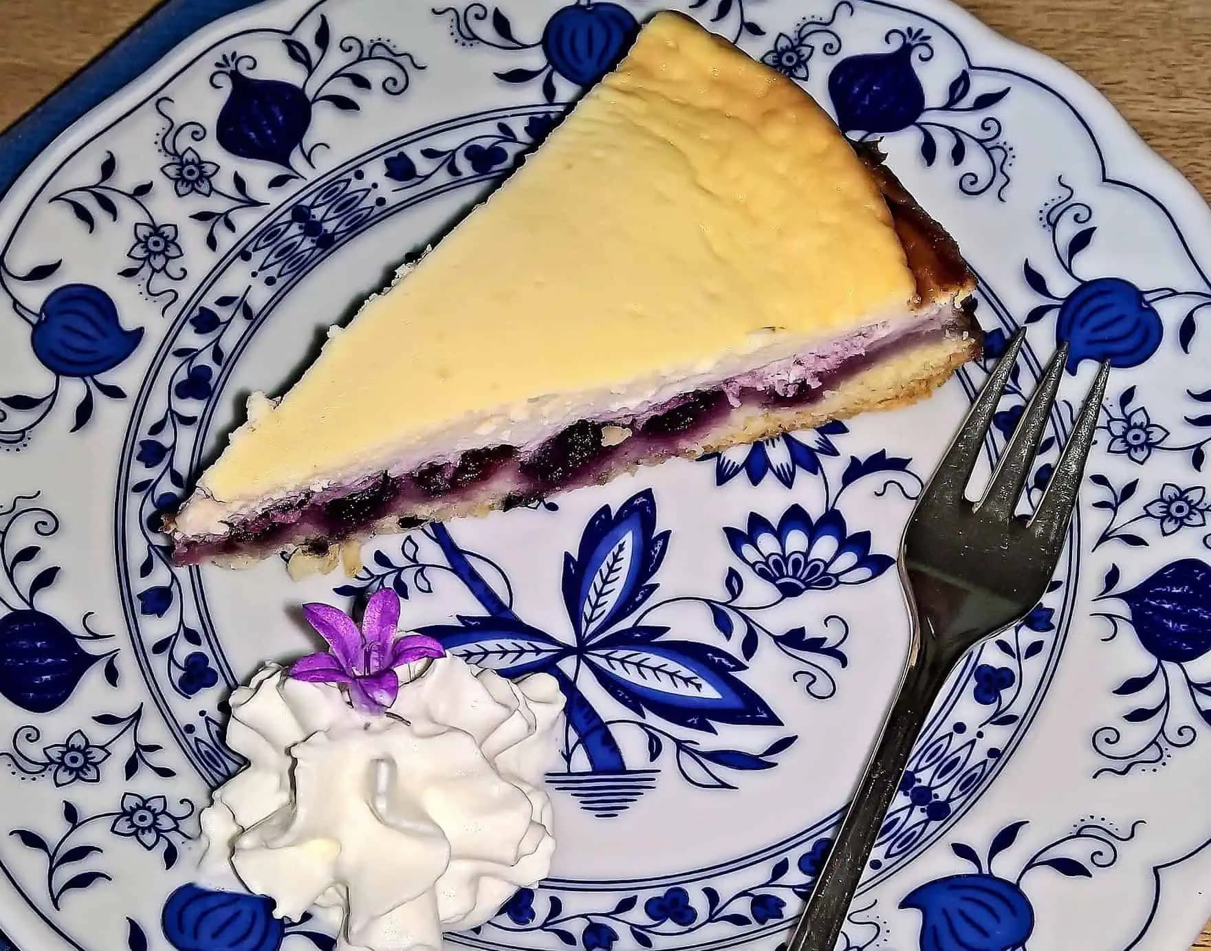 Krémovo-pudingový koláč s čučoriedkami: Ovocná pochúťka, ktorá vám zlepší deň!