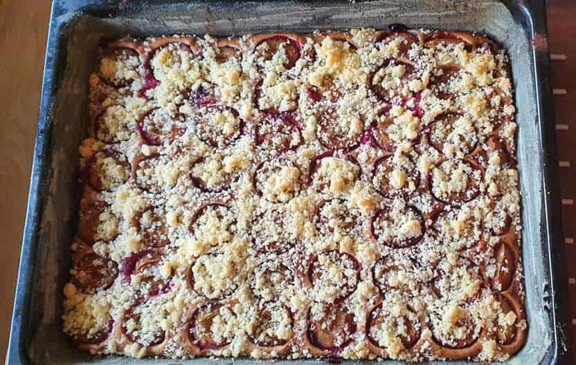 Voňavý slivkový koláč s posýpkou: Najjemnejší koláč, aký tu kedy bol!