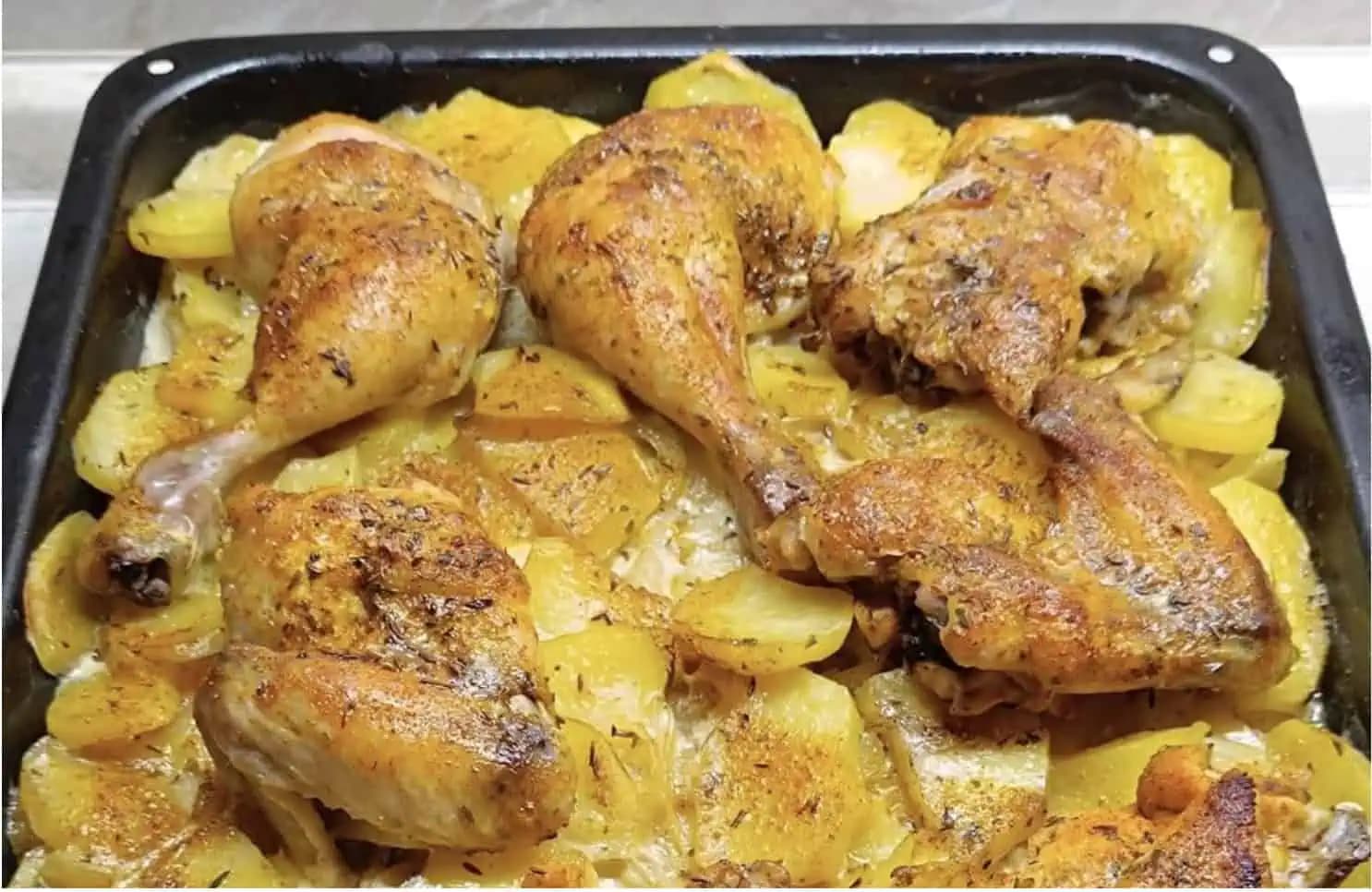 Šťavnaté KURIATKO pečené na zemiakoch a smotane!