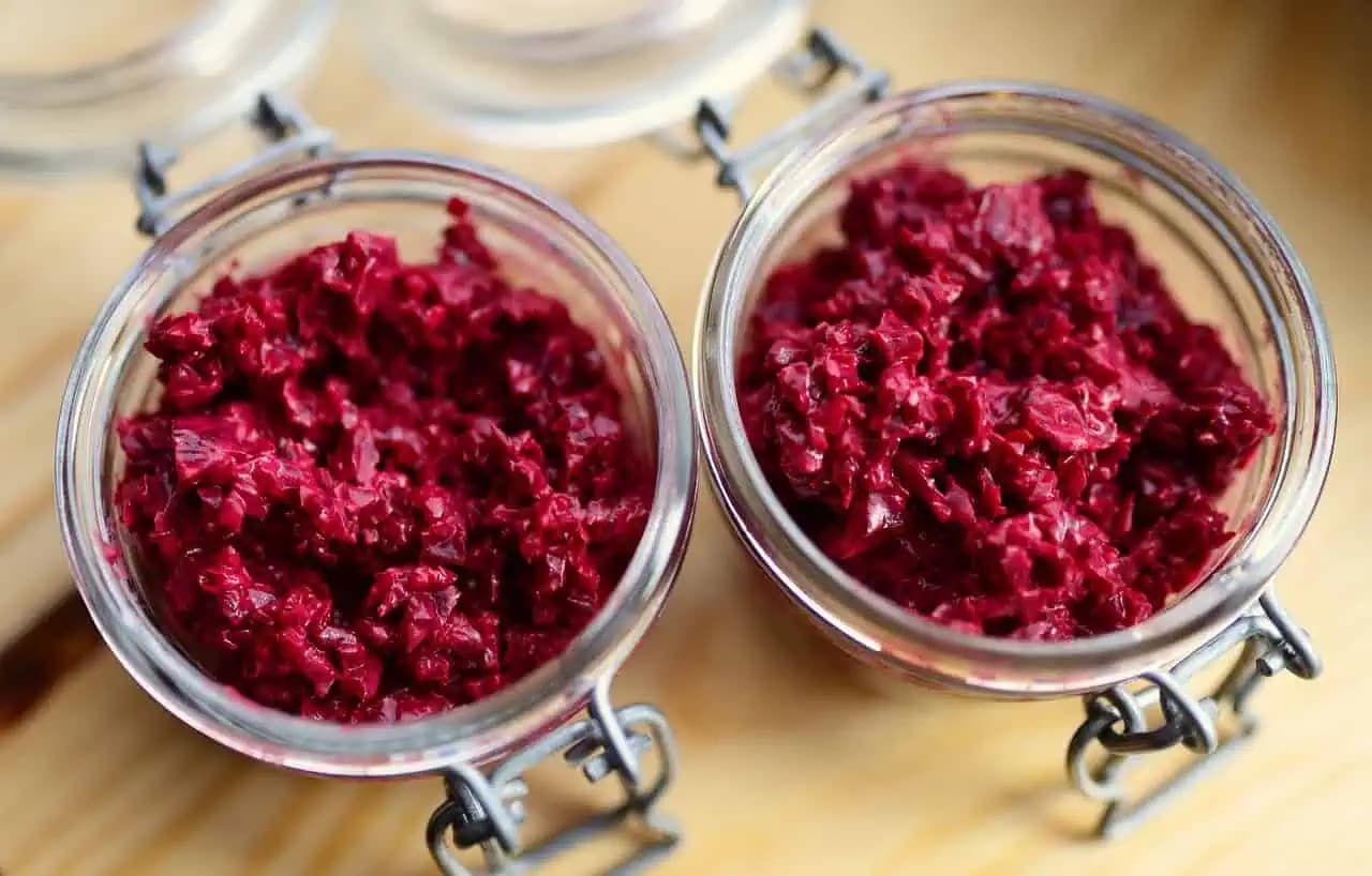 Uskladnite nastrúhanú repu do pohárov bez kvapky octu: V našom náleve bude rovnako výrazná!