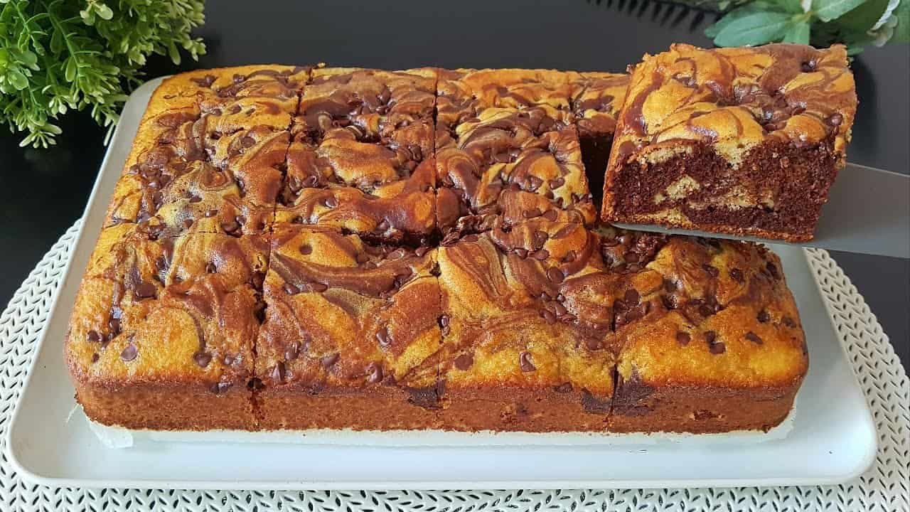 Nepečiem ju vo forme, ale rovno na veľkom plechu: Recept na dokonalú MRAMOROVÚ BÁBOVKU!