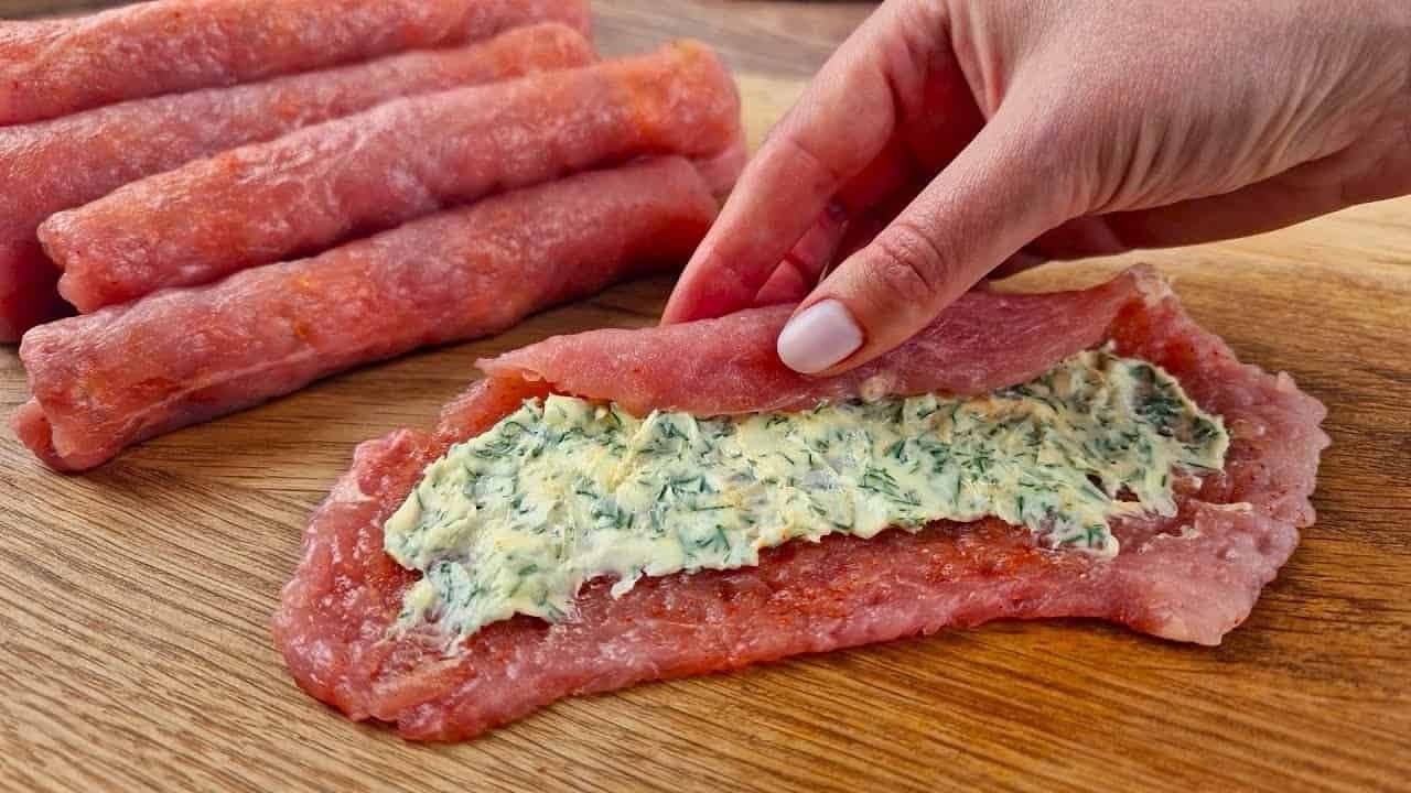 Obed, po ktorom sa bude celá rodina zalizovať! Najlepší recept na plnené bravčové ROLKY, vďaka jednému TRIKU sú ihneď mäkké!
