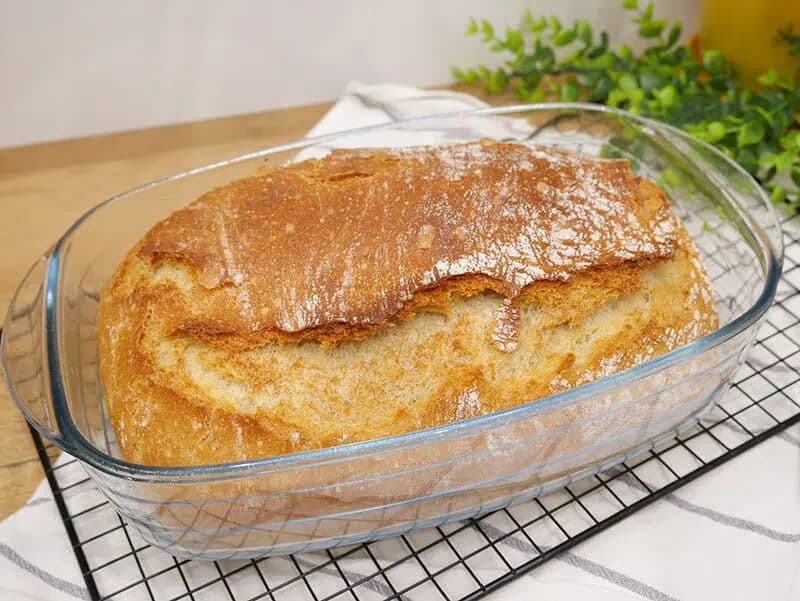 Domáci chlebík ako dych – je úplne bez práce: Len zamiešať a dať na pekáč, lepšie pečivo sme ešte nejedli!