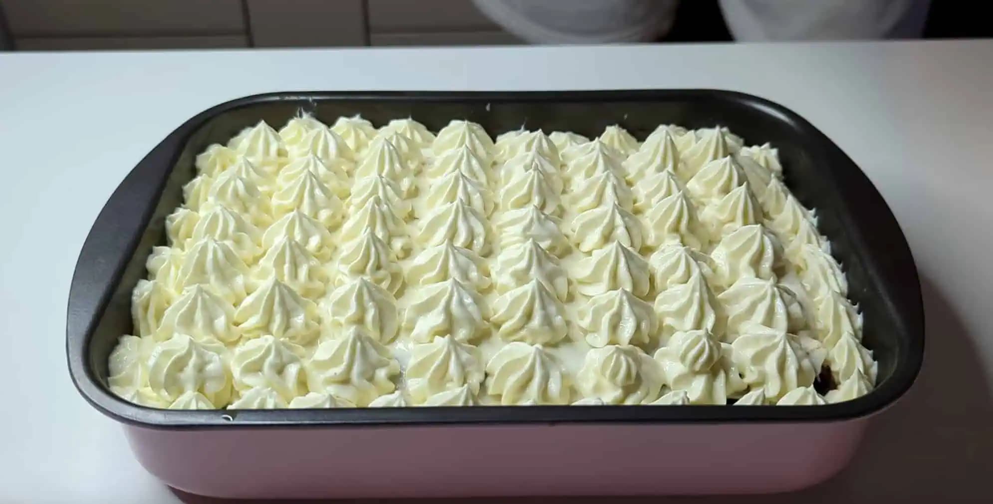 Zbožňovaný zákusok HARLEKÝN na plechu (lyžičkový recept): Ani vo sne by mi nenapadlo, že je to také jednoduché!