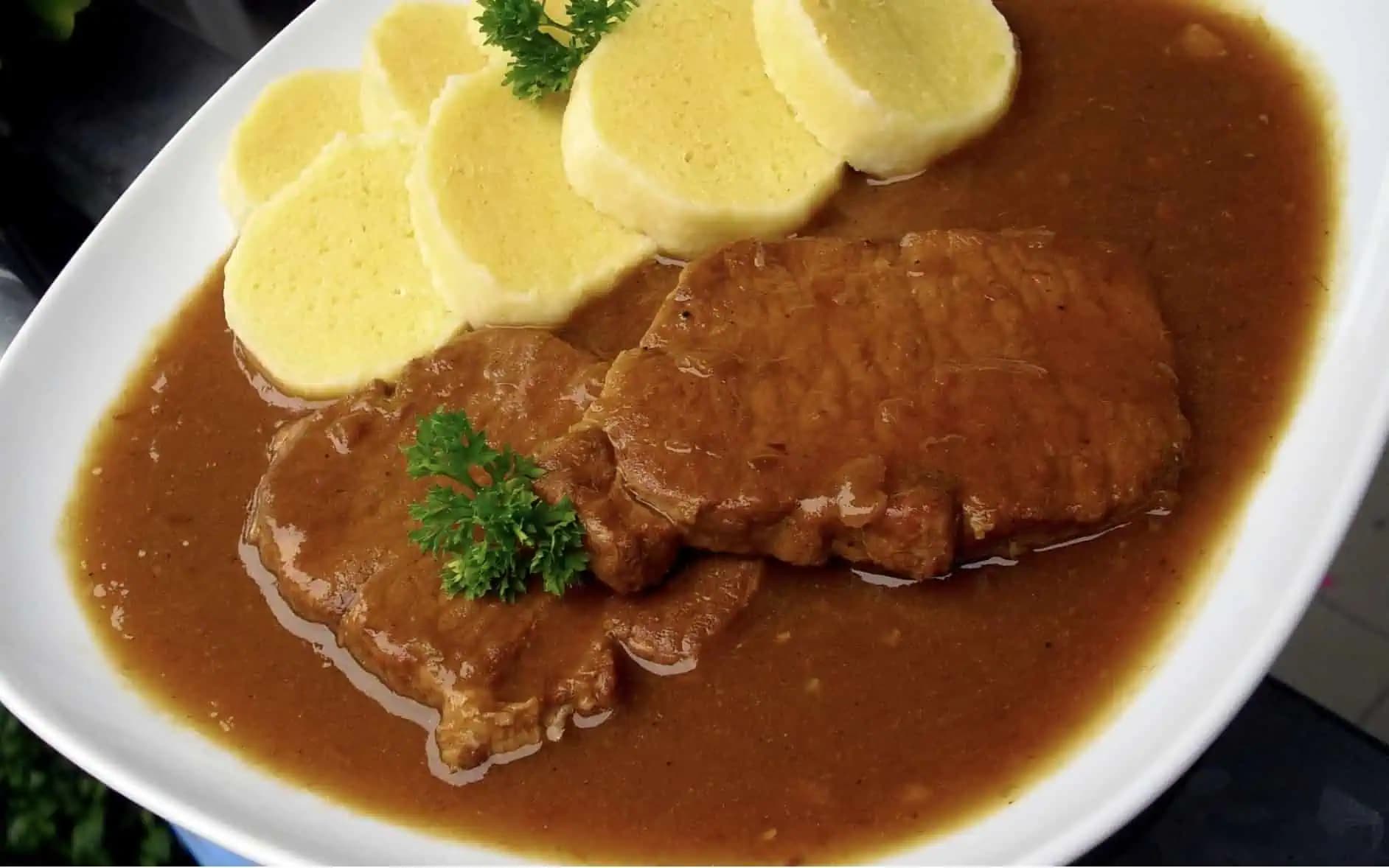 Bravčové plátky na horčici: Recept na nesmierne dobrý obed pripravený za minútku!