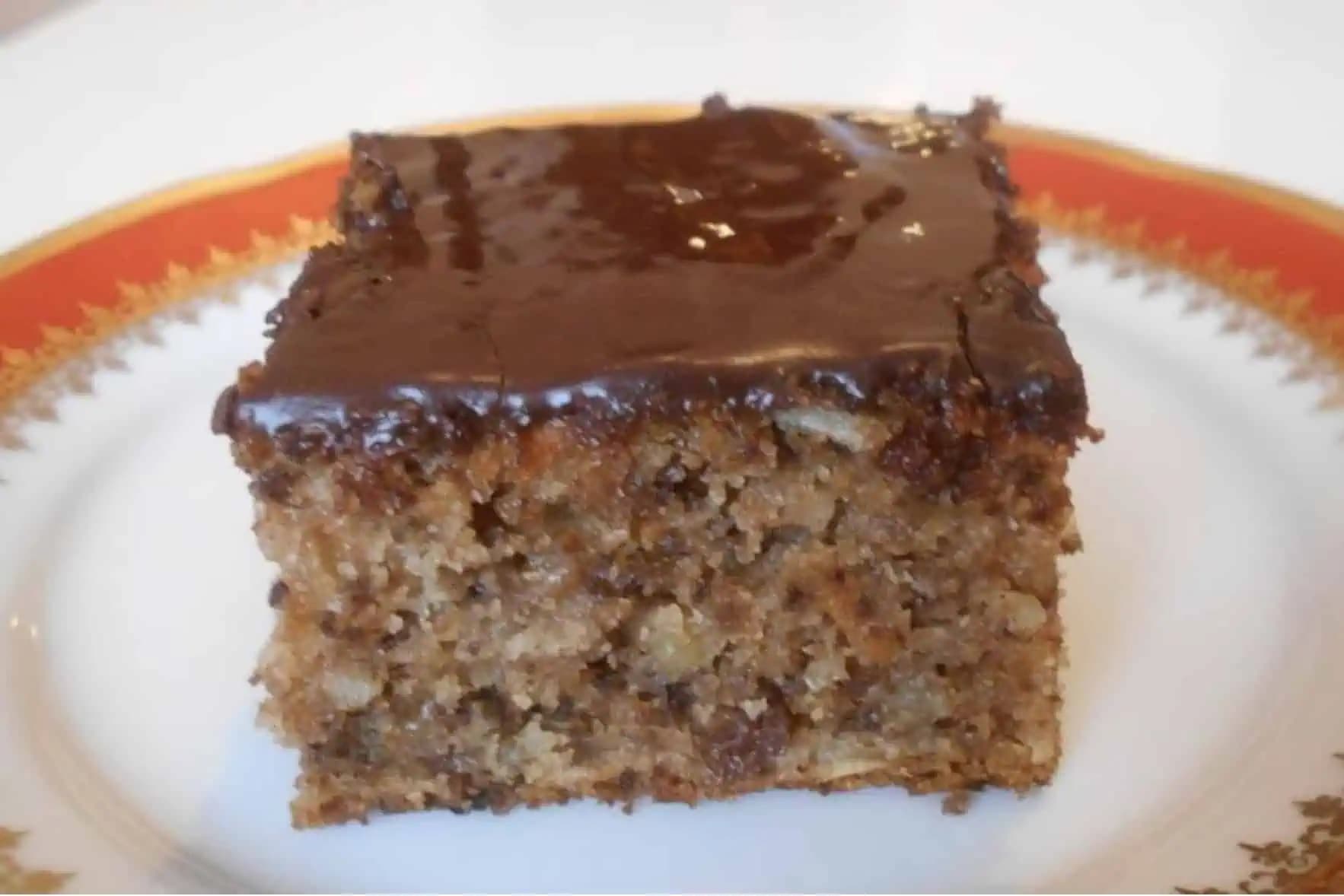 Najchutnejší JABLKOVÝ koláč s orechami a škoricou, podľa babičiek z Podbrezovej: Je rýchly a jednoduchý!