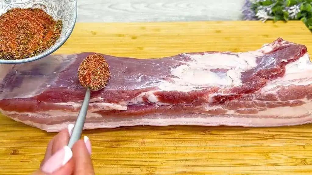 Pekelne dobrý bravčový bôčik:  Tajný trik šéfkuchára, s ktorým bude mäso EXTRA chutné!