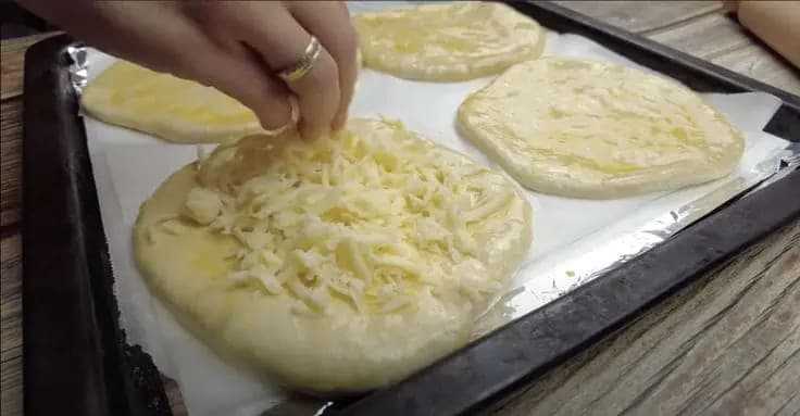 Moja mama pozná RECEPT na najlepšie rýchle langoše BEZ smaženia: Nenasiaknu olejom, sú mäkučké a chutia fantasticky!