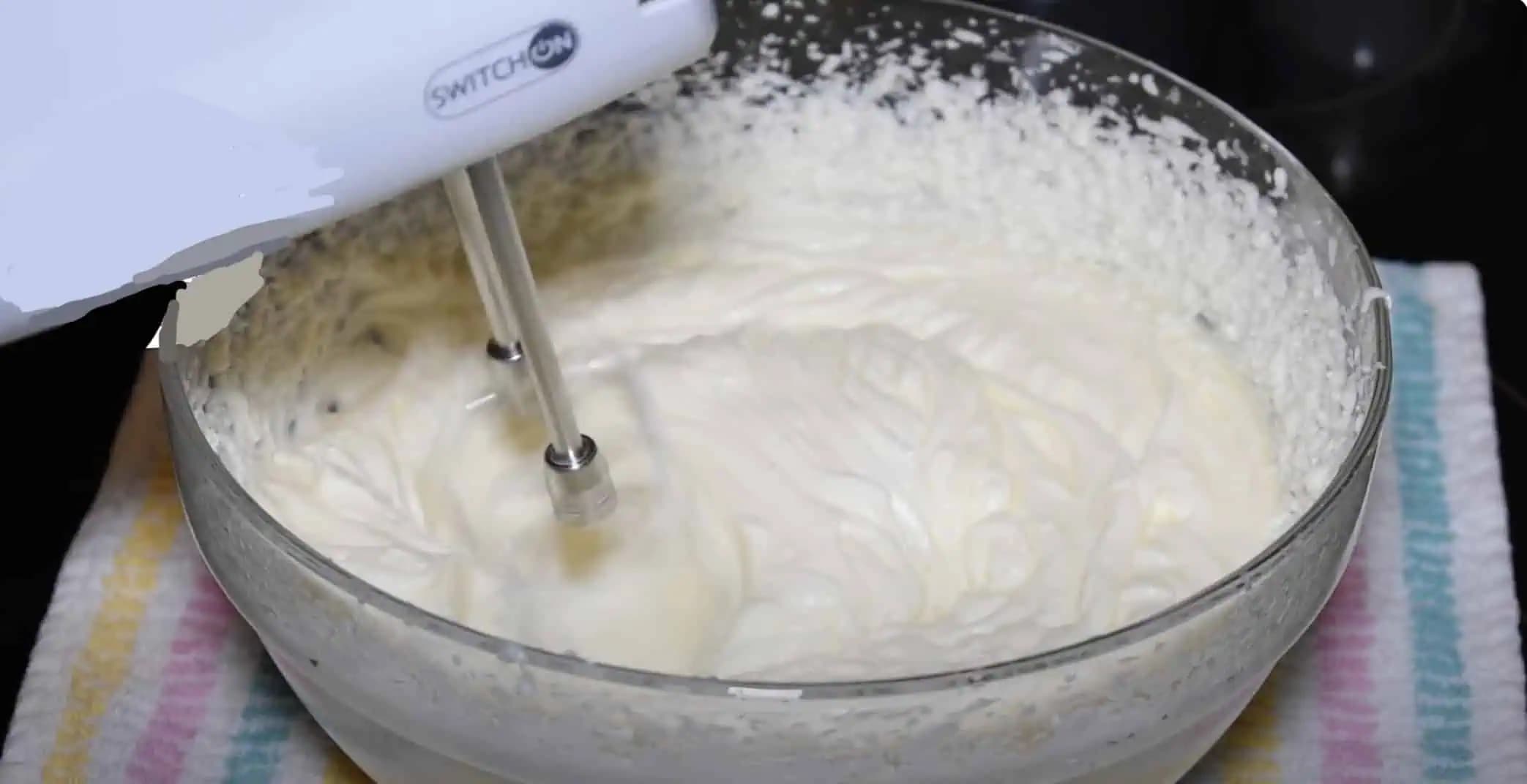 ULTRA rýchly krém do všetkých dezertov: Žiadne maslo, žiadne vajcia – vezmite len mascarpone, ďalšie 2 prísady a vyšľahajte!