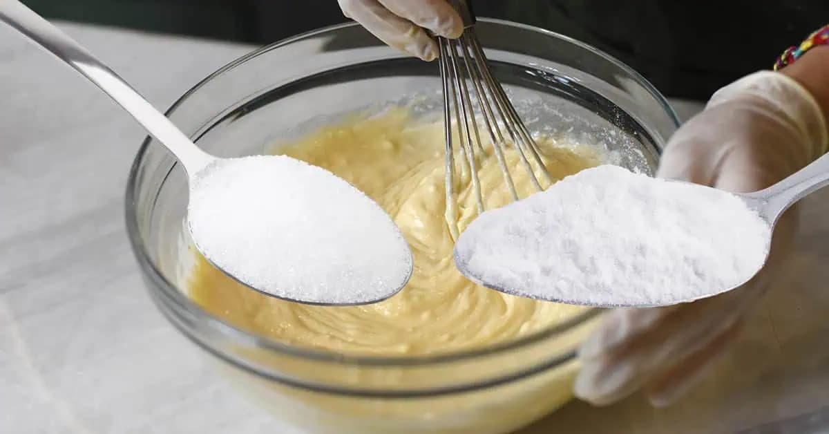 PRÁŠOK DO PEČIVA už roky nepoužívam: Namiesto neho dávam do cesta TOTO – je to zdravšie, lacnejšie a koláče sú krásne nadýchané a kypré!