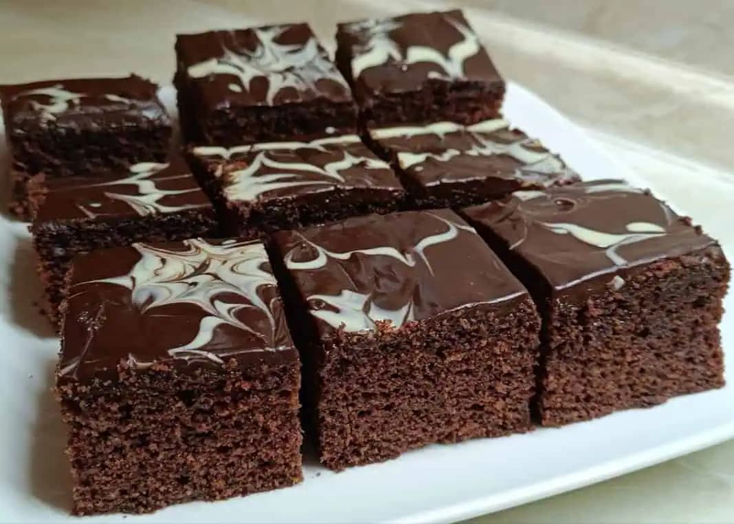 Kefírová rýchlovka s čokoládou, HRNČEKOVÝ recept: Každý ospevuje tento rýchly koláčik!