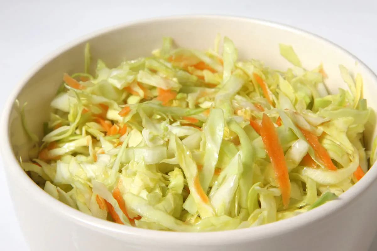 Vynikajúci ČÍNSKY kapustový šalát, ktorý si viete rýchlo pripraviť doma: Nič lepšie som dávno nejedla!
