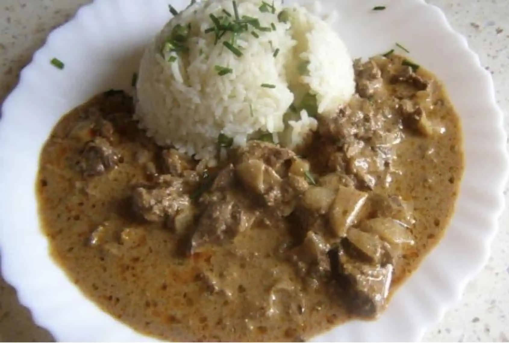 Rýchla kuracia pečeň s horčicovou omáčkou a báječnou chuťou: Obľúbený obed pre celú rodinu!