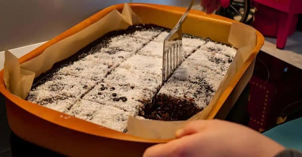 Najjednoduchšie kokosové KOCKY, aké existujú: Za 5 minút je prázdny plech – najlepší koláč pod slnkom!