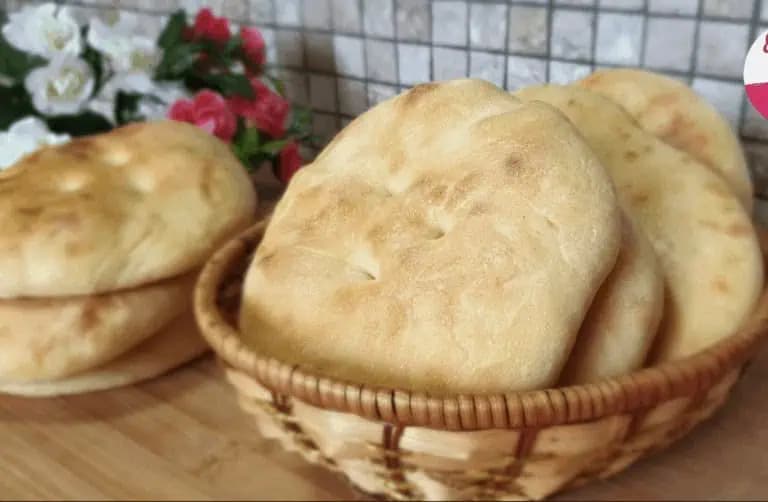 Nemusíte chodiť do obchodu na chleba, toto je perfektné a na stole za 30 minút: Rýchle chlebové placky BEZ droždia!