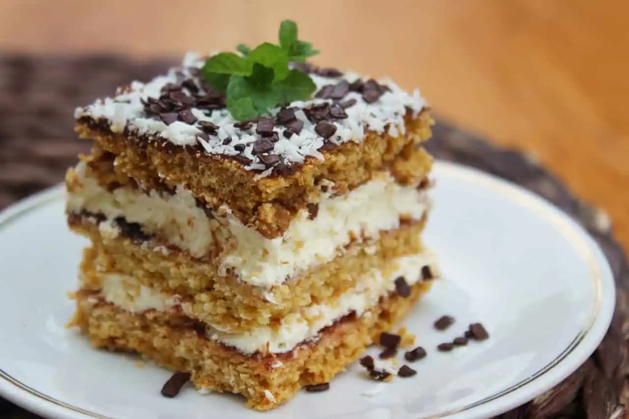 Každú nedeľu pečiem starodávny „ČESKÝ“ koláč. Do krému sa musím pridať 10 lyžíc krupice!