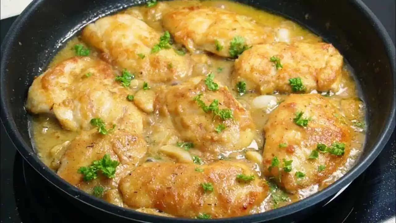 Neuveriteľne chutné kuracie prsia s horčicou a cesnakom. Rýchla a jednoduchá príprava!