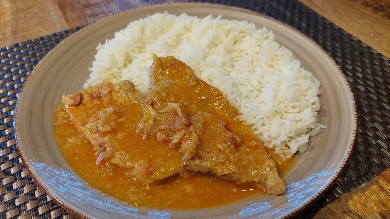 Prírodné bravčové rezne so slaninou: Odskúšaný recept!