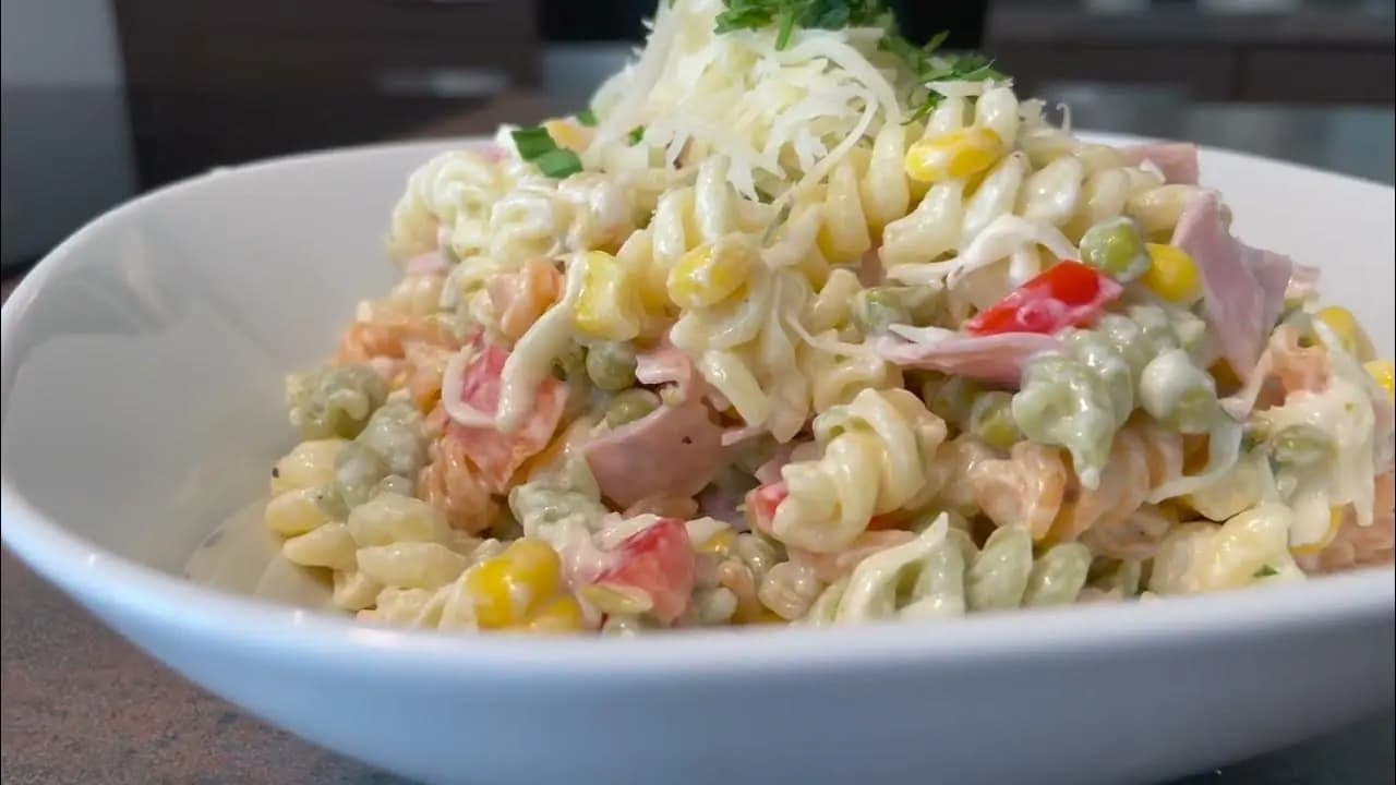 Recept na NAJLEPŠÍ cestovinový šalát: Sýty, ľahký a veľmi chutný obed!