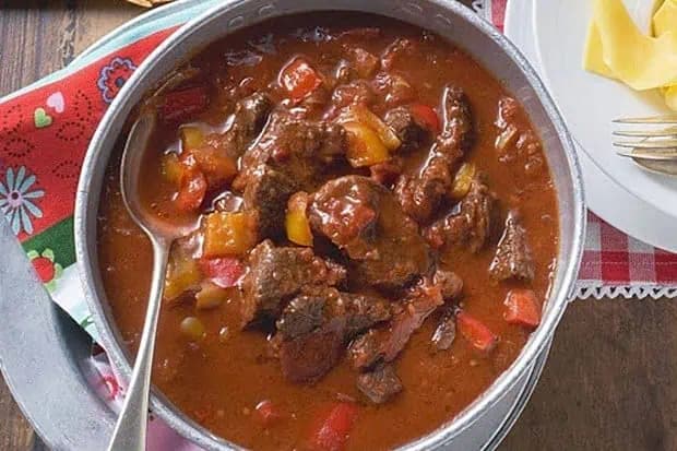 MAĎARSKÝ GULÁŠ: Jediný pravý a originálny recept!