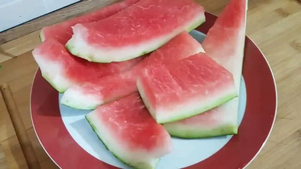 Melón máme v lete skoro každý deň, ale toto by nám nenapadlo ani vo sne: Už nevyhadzujte tieto šupky, TOTO z nich môžete mať!