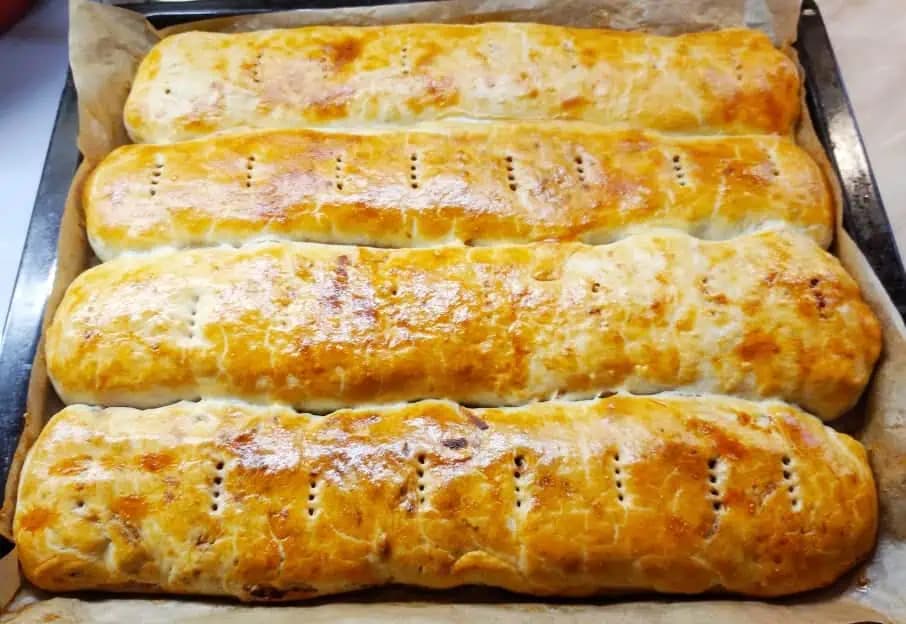 Z lístkového už nepečiem, toto je jednotka: Fantastické cesto na štrúdľu z jogurtu – vyzerajú ako z cukrárne a tá vôňa v kuchyni sa nedá opísať!