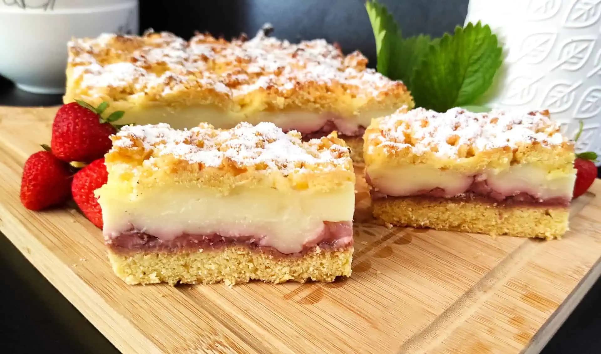 Jemný koláč s jahodami a pudingom: Topí sa v ústach už po prvom súste!