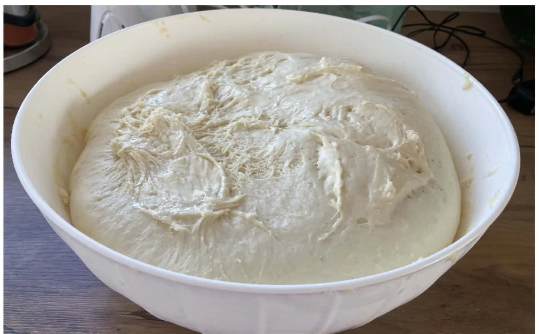 DOKONALÉ cesto na všetko pečivo, ktoré netreba miesiť: Recept mám od preslávenej pekárky, pečiem už LEN z neho!