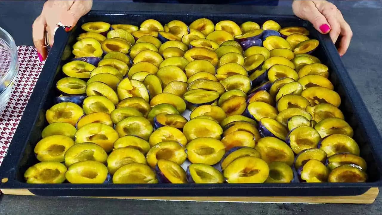 Nový spôsob prípravy slivkového LEKVÁRU valcuje internet: Kto raz skúsi, už ho NIKDY nebude variť v hrnci!