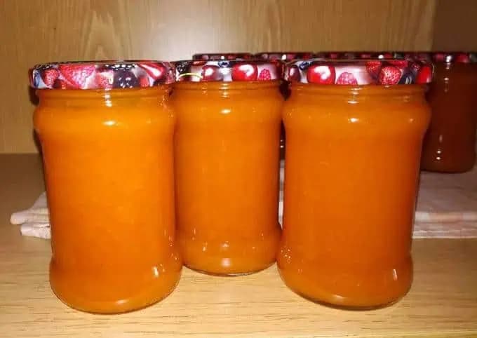 Hustý marhuľový džem len za 30 minút: Vonia až ku susedom a chuť je úžasná – netreba hory cukru a ani dlhé varenie!