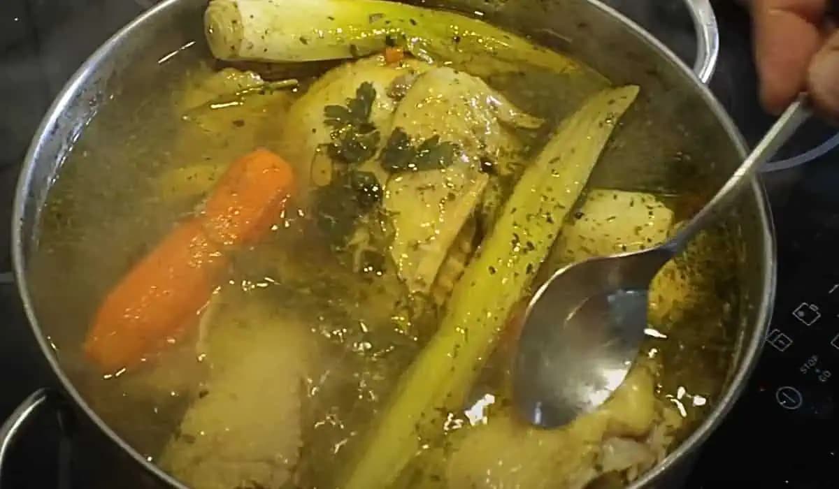 Solíte VÝVAR na začiatku alebo na konci varenia? Dôležitý ROZDIEL, o ktorom by mal vedieť úplne každý!