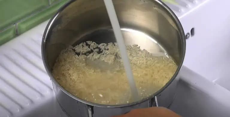 Toto je dôvod, prečo majú profi kuchári vždy dokonalú ryžu: Zaručene sa nerozvarí a chuť ako z nóbl reštaurácie!