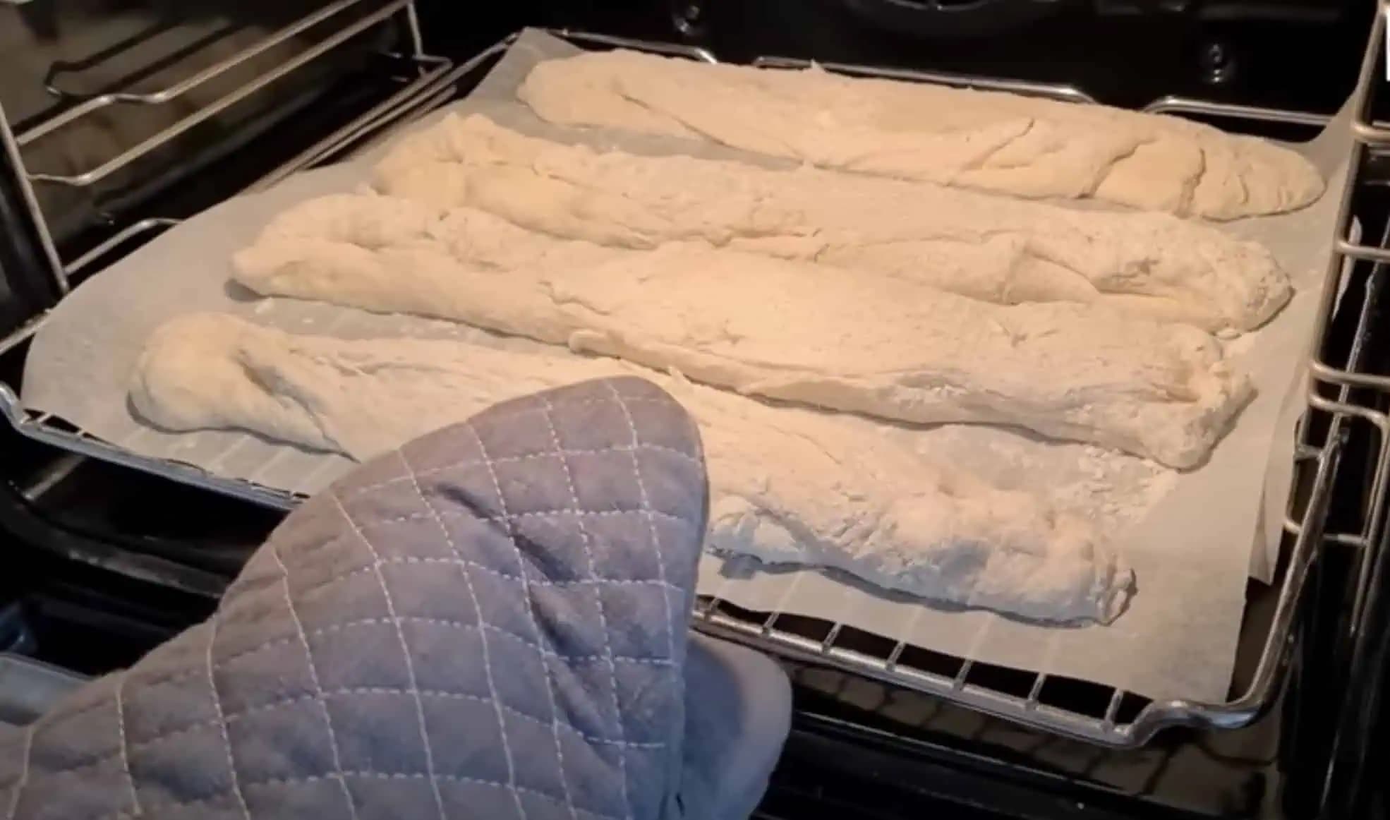 Recept na tieto BAGETY som si doniesla priamo z Francúzska a sú neskutočné: Robím ich aj namiesto chleba!