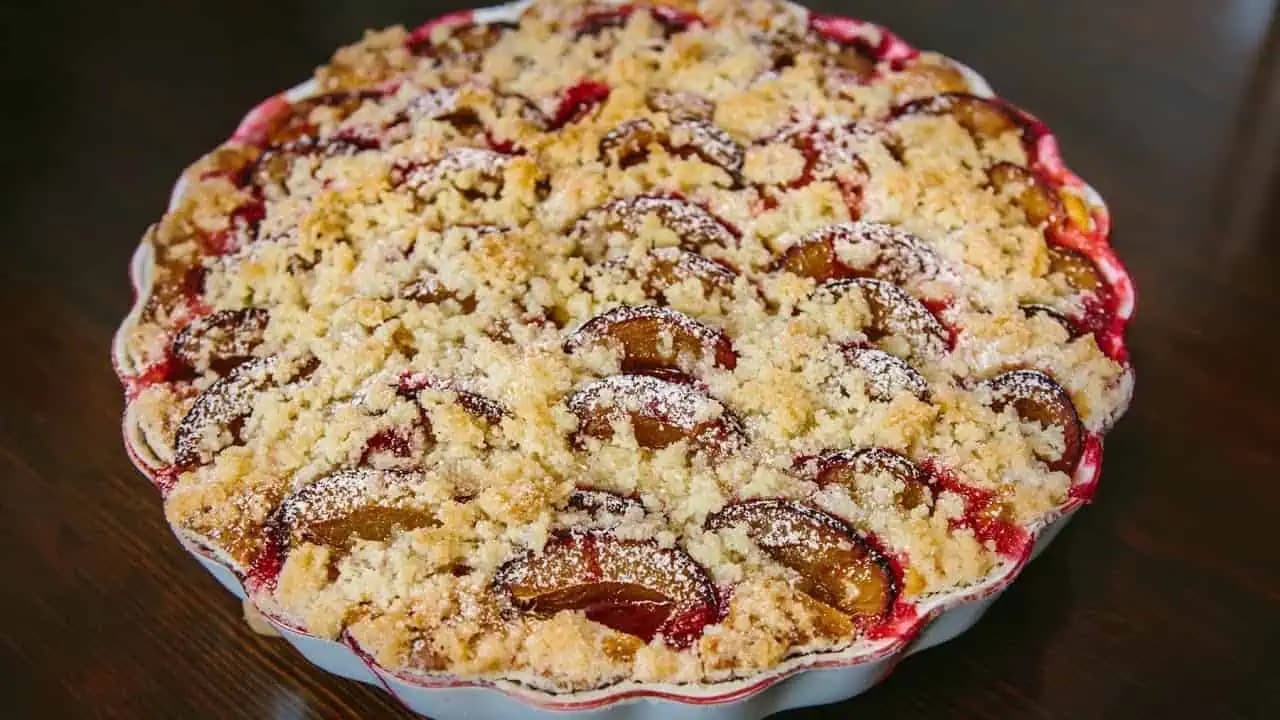 LEGENDÁRNY slivkový koláč z jogurtového cesta: Chutí ako kysnutý, ale pripravíte ho za 10 minút!