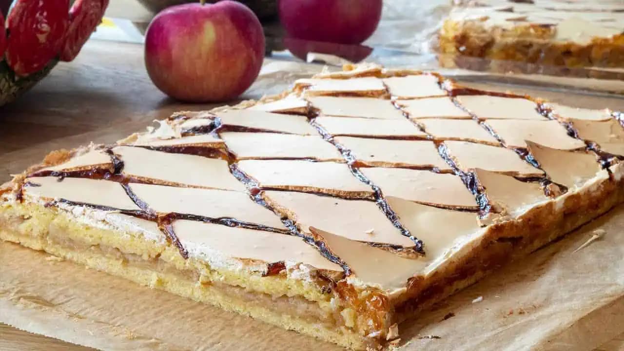 Jablkový koláč, aký ešte nepoznáte: Úžasný dezert s názvom „JABLKOVÁ MRIEŽKA“!