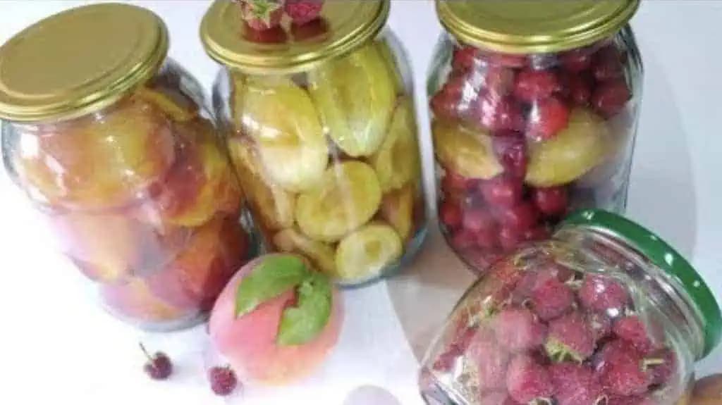 Zavárané ovocie BEZ cukru a nálevu: Toto som vyskúšala raz a inak už nerobím!